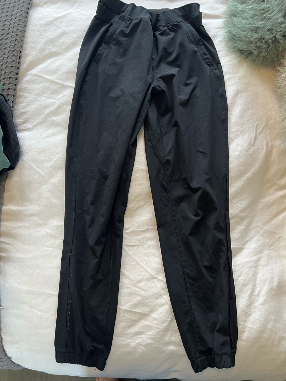 Women’s fast and free Jogger with ventilation